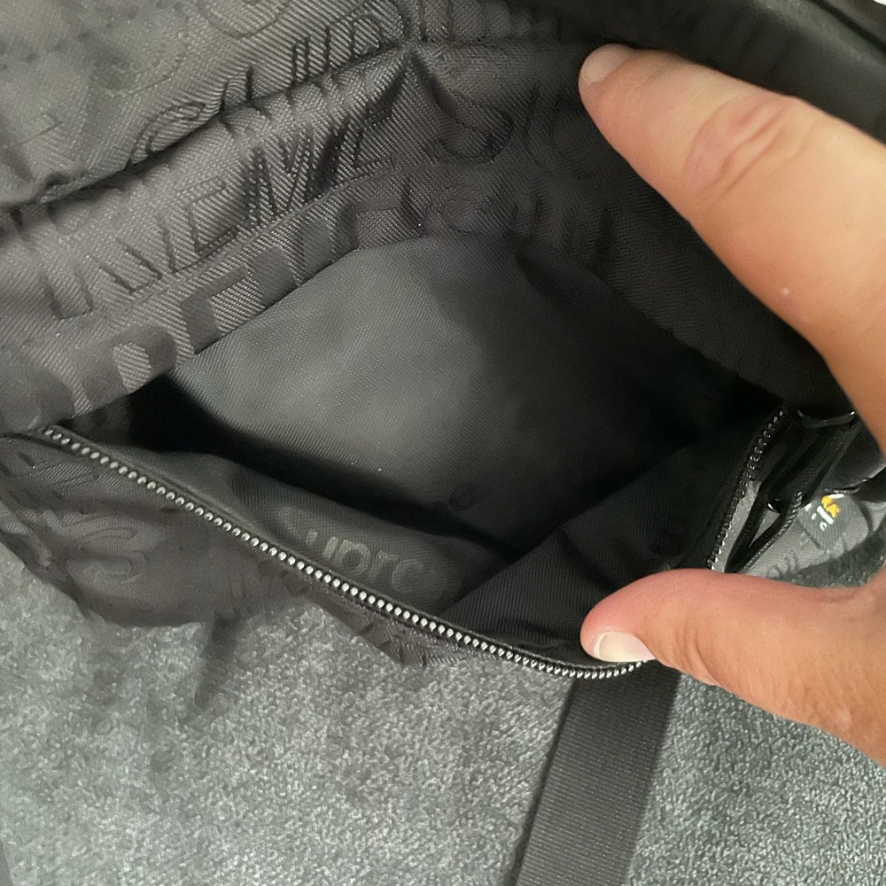 ❌SOLD❌Supreme SS19 Shoulder Bag—Used Once! - Picture 3 of 7